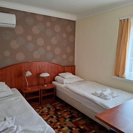 Atryum Hotel Солнок Екстериор снимка