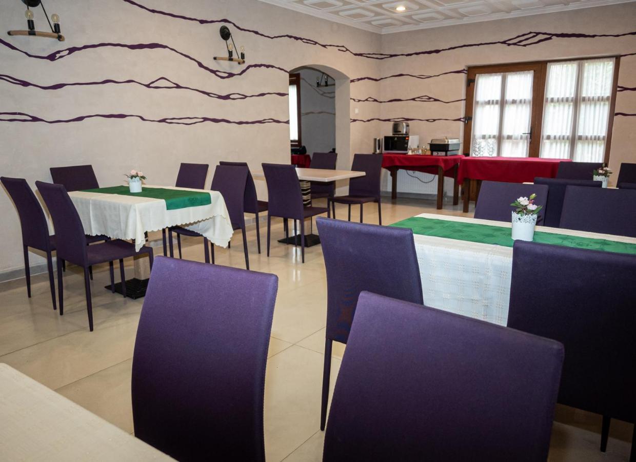 Atryum Hotel Солнок Екстериор снимка