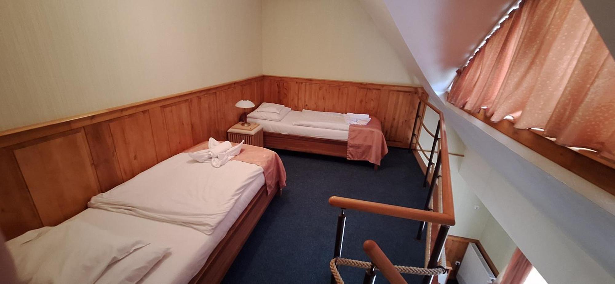 Atryum Hotel Солнок Екстериор снимка