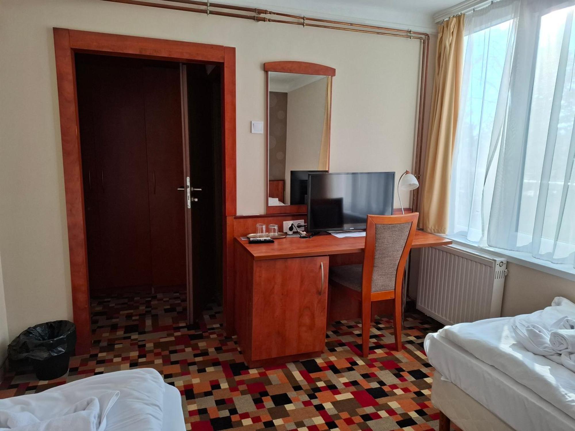 Atryum Hotel Солнок Екстериор снимка