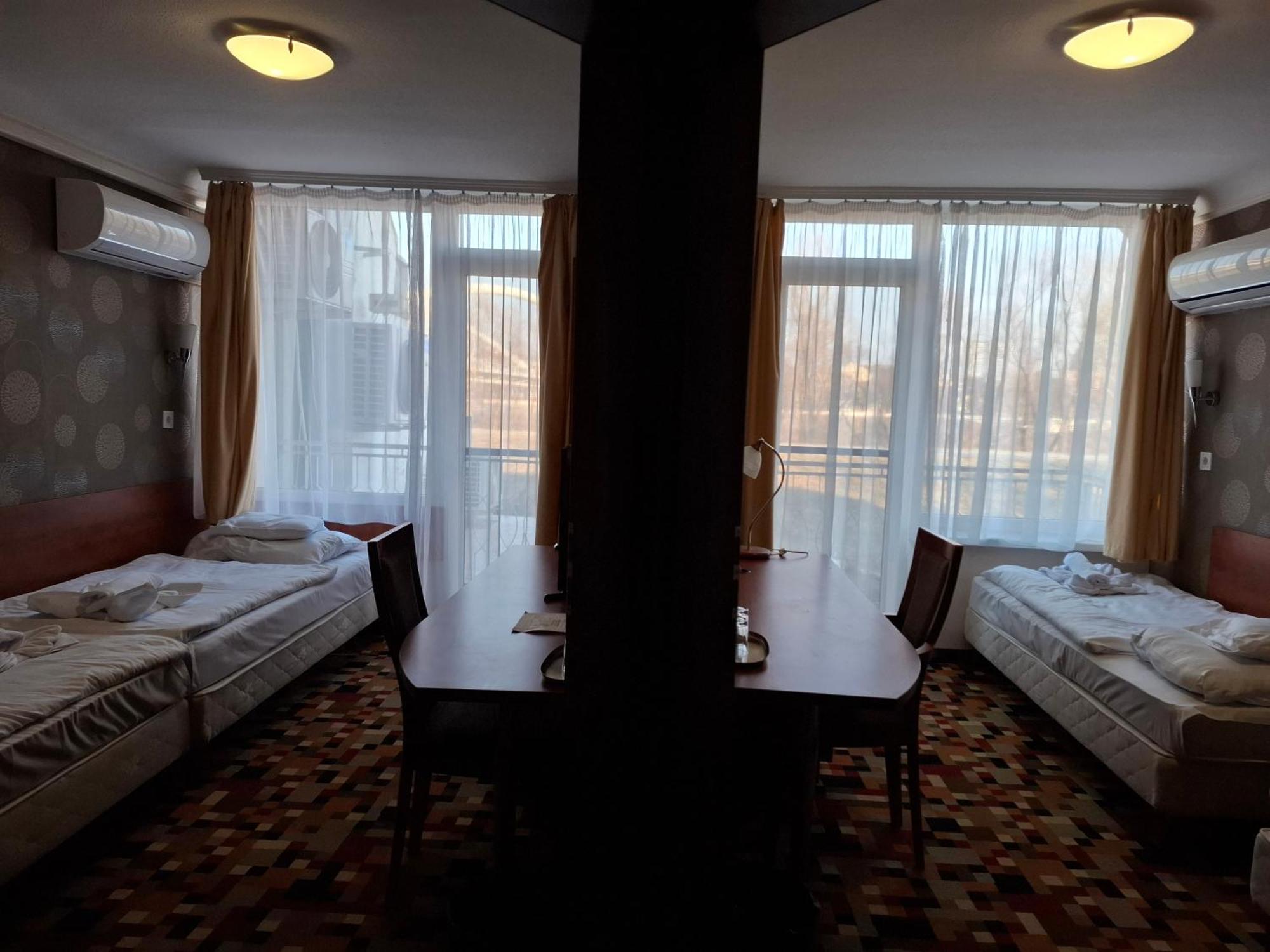 Atryum Hotel Солнок Екстериор снимка